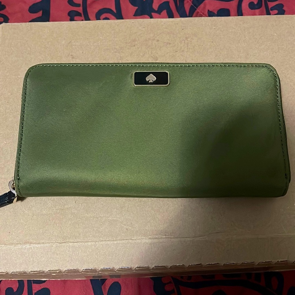 Kate Spade NEW YORK ARMY GREEN WALLET